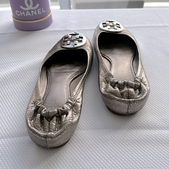 Tory Burch ballet flat size 9 genuine leather light bronze w/ silver - Picture 3 of 8
